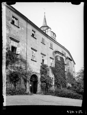 Schloss Grafenstein, Eingang