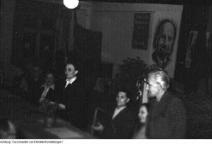 Dresden. "Australier in Dresden" Waldarbeiter Roy Pecaham und Architekt John Walker auf offiziellen Veranstaltungen, November 1951