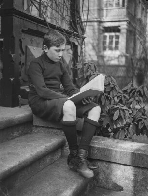 Johannes Back lesend