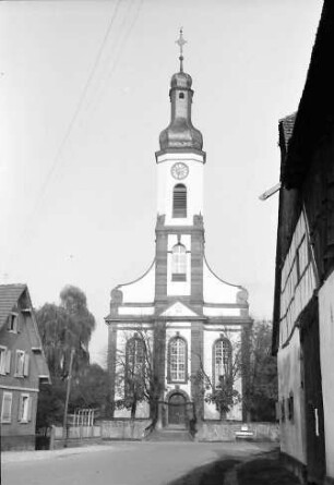 Meißenheim: Außenansicht (frontal) der Kirche; nach der Restaurierung