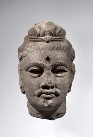 Kopf eines Buddha mit Schmuckband um Ushnisha und Schnurrbart