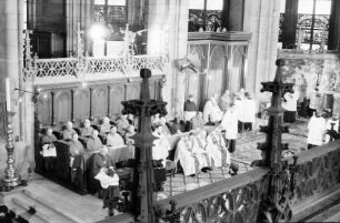 Freiburg: Münster, Ehrengäste bei der Inthronisation, von weiter