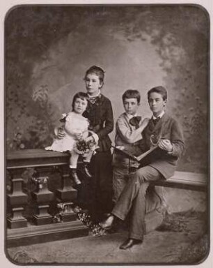 Altes Familienbild : Altes Familienbild, Atelierfotografie, um 1870