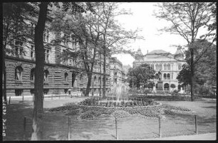 Chemnitz. Beckerplatz mit Dresdner Bank, links Neues Rathaus