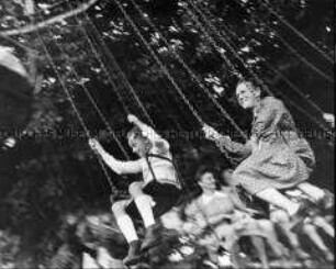 Kettenkarussell bei einem Volksfest in Berlin-Treptow