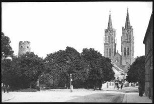 Oschatz. Kirche Sankt Aegidien mit Anlagen und alter Stadtturm