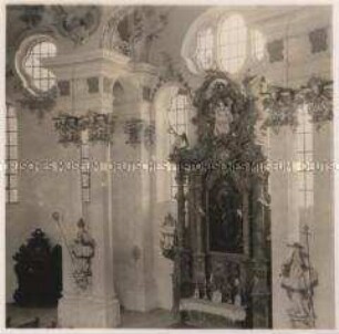 Steingaden, Wallfahrtskirche zum Gegeißelten Heiland auf der Wies, Seitenaltar mit dem Heiligen Ambrosisus (links) und dem heiligen Hieronymus (rechts)