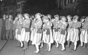 Basel (Schweiz): Clique-Flötenspieler in historischer Tracht