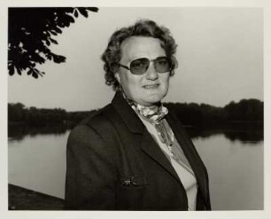 Frau mit Fischbrosche, Dresden