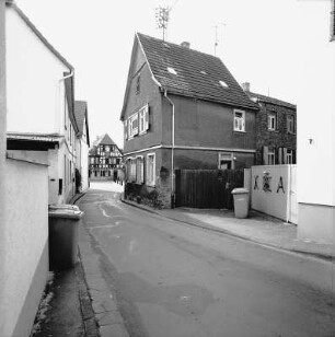 Oestrich-Winkel, Friedensplatz 3