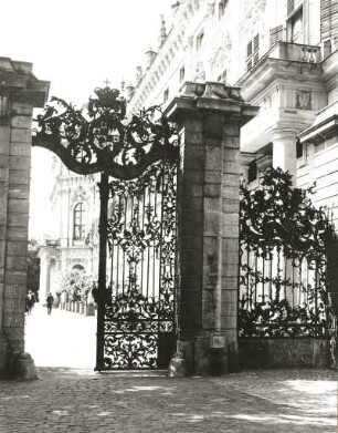 Würzburg. Residenz. Schmiedeeisernes Tor zum Hofgarten