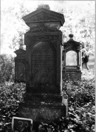 Grabstein 33