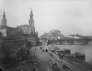 Dresden-Altstadt: Terrassenufer. Blick gegen Katholische Hofkirche, Opernhaus und alte Augustusbrücke