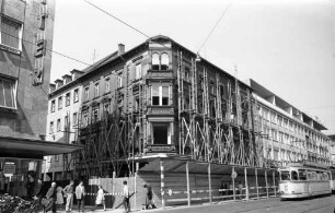 Abbruch des Eckhauses Kaiserstraße 82a/Ecke Lammstraße.