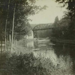 Neiße. Eisenbahnbrücke über das Neißetal