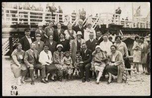 Gruppenbild am Strand unterhalb der Seebrücke von Ahlbeck