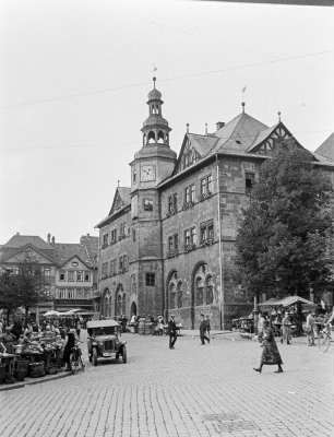 Marttreiben vor dem Alten Rathaus
