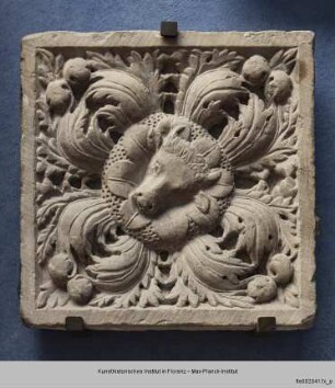 Relief mit Stier als Symbol des heiligen Lukas