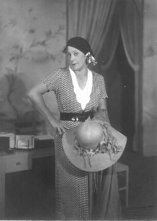 Nina. Komödie in drei Akten von Bruno Frank. Staatsschauspiel Dresden, Uraufführung 03.09.1931 : Alice Verden als Trude Mielitz