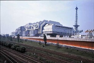 Berlin: ICC-Kongressbau vom S-Bahnhof Witzleben (Kantstraße)