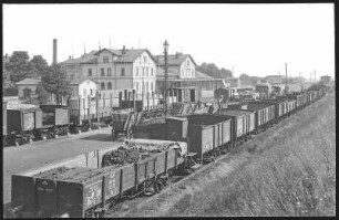 Burgstädt. Bahnhof mit Güterzug