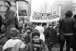 Freiburg im Breisgau: Kinder demonstrieren gegen die Bleiverseuchung