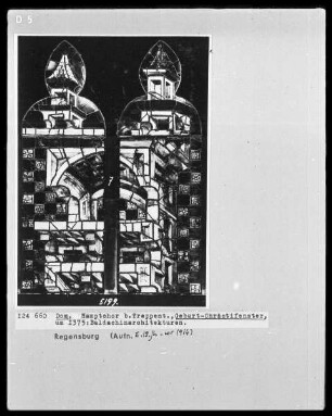 Fenster S IV: Geburt Christi-Fenster: Baldachinarchitektur