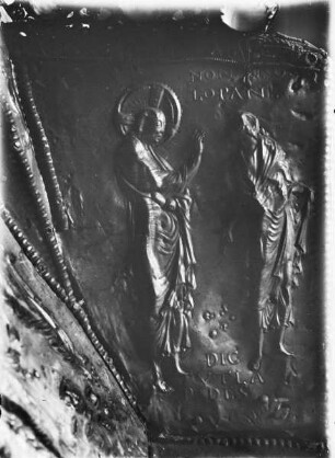 Dachrelief: Versuchung Christi, Steine in Brot zu verwandeln