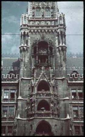 Detailaufnahme vom Rathausturm in München