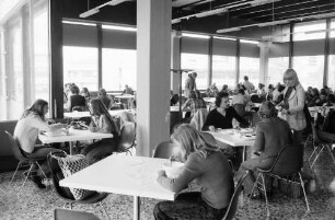 Freiburg; Littenweiler: Pädagogische Hochschule; Mensa, Tische