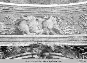 Evangelistensymbole und Ornament - Tambourzone m. Evangelistensymbolen