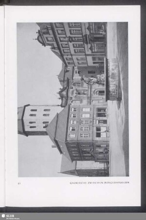 Gaukirche zwischen Bürgerhäusern