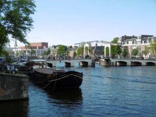 Amsterdam: Amstel mit Magere Brug und Opernhaus
