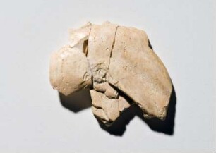 À jour gearbeitetes Relief (Fragment): Sphinx