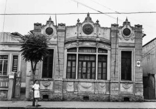 Clubhaus in São José do Rio Preto : Ein markantes Gebäude, das als Clubhaus dient.