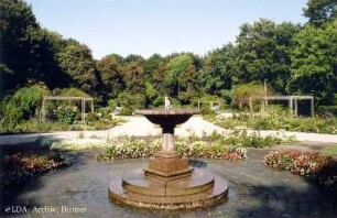 Schalenbrunnen aus Granit; Berlin, Mitte