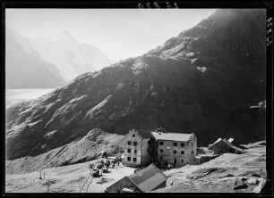 Glockner-Haus gegen Großglockner und Franz-Josephs-Höhe