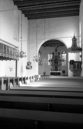Sengwarden: Inneres der Kirche