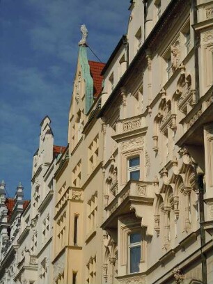 Prag - Jugendstil-Hausfassaden : Renovierte Jugendstil-Hausfassaden. Aufgenommen am 27. Juli 2011 in Prag