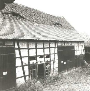 Markranstädt-Räpitz, Dorfstraße 13. Dreiseithof (1886/1900). Hofansicht der Scheune