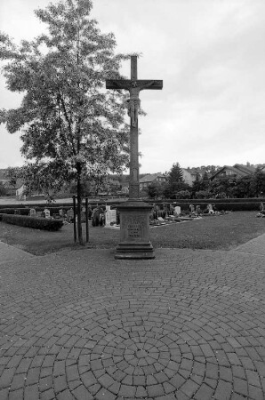 Friedhofskreuz (Friedhofskreuz); Eiterfeld, Vor dem Tor 43