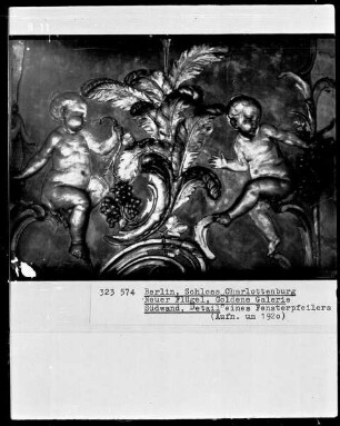 Putti mit Ranken