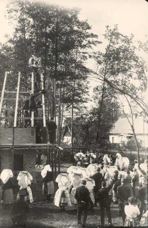 Richtfest in Burg-Spreewald : Gesellschaftliche Volkskultur. Ort: Bórkowy / Burg-Spreewald. Richtfest