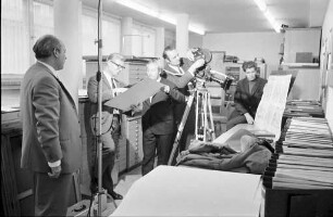 Drehaufnahmen des Dritten Fernsehprogramms im Stadtarchiv Karlsruhe für einen Film über die Badische Revolution 1848/49.