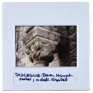 Bisceglie, Dom San Pietro Apostoli : Detail nördliches Kapitell Hauptportal