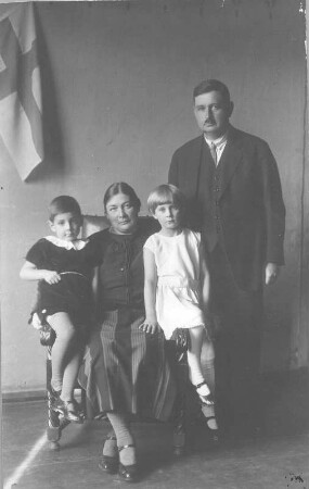 Familienbildnis : Familienbildnis