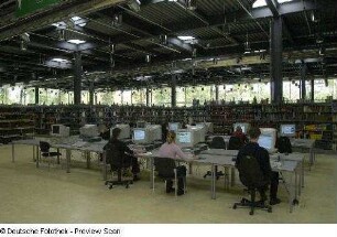 Freihandbereich : Sächsische Landesbibliothek - Staats- und Universitätsbibliothek Dresden, Bereichsbibliothek DrePunct. Arbeitsplätze im Freihandbereich