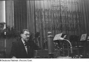 Fritz Selbmann am Rednerpult