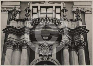 Balkon über dem Hauptportal von Schloss Klein Kotzenau
