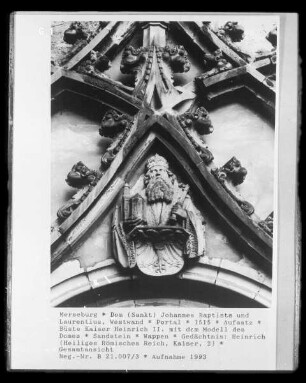 Büste Kaiser Heinrich II. mit dem Modell des Domes